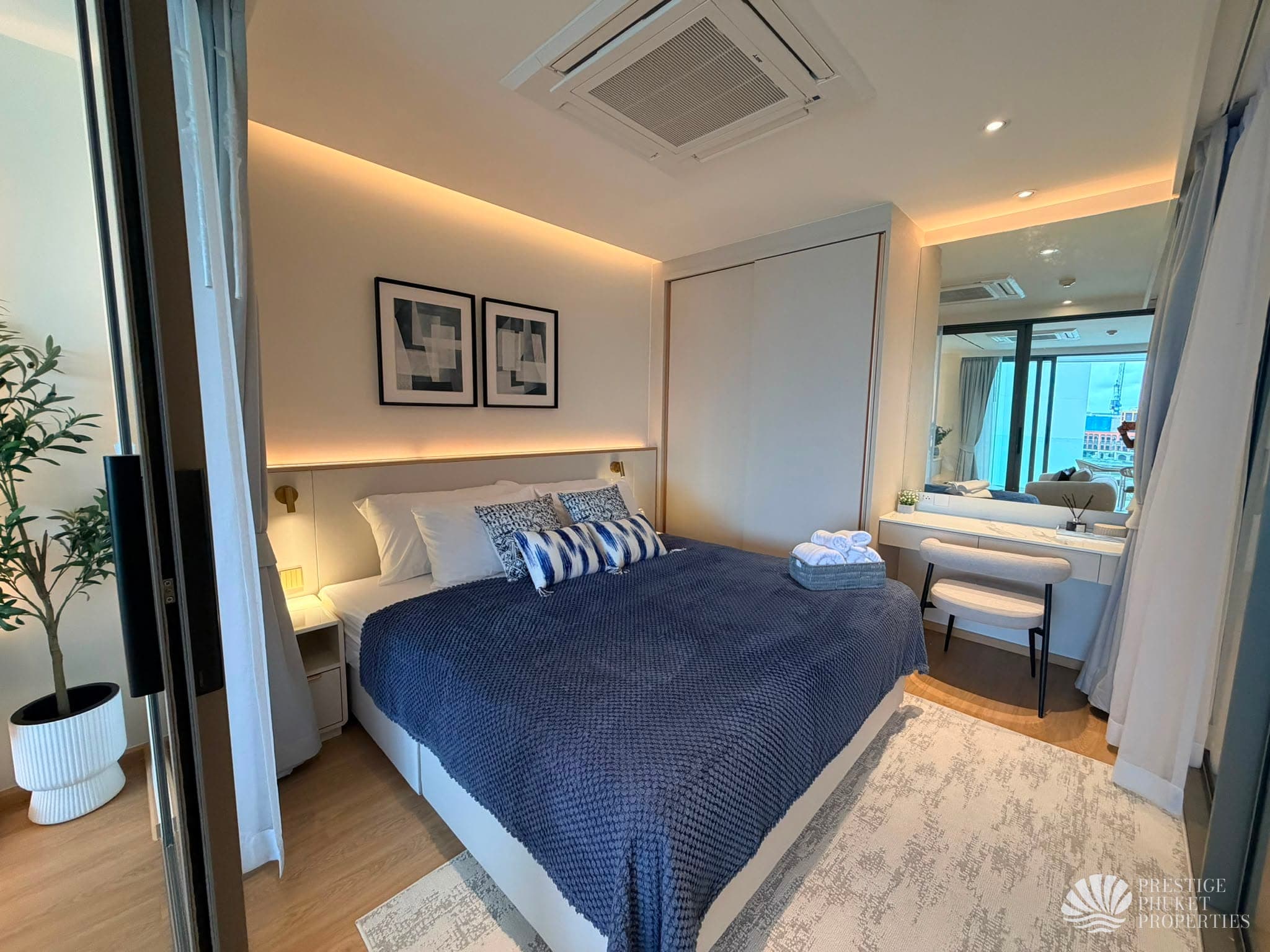 Luxury 1BR Condo - Photo 5