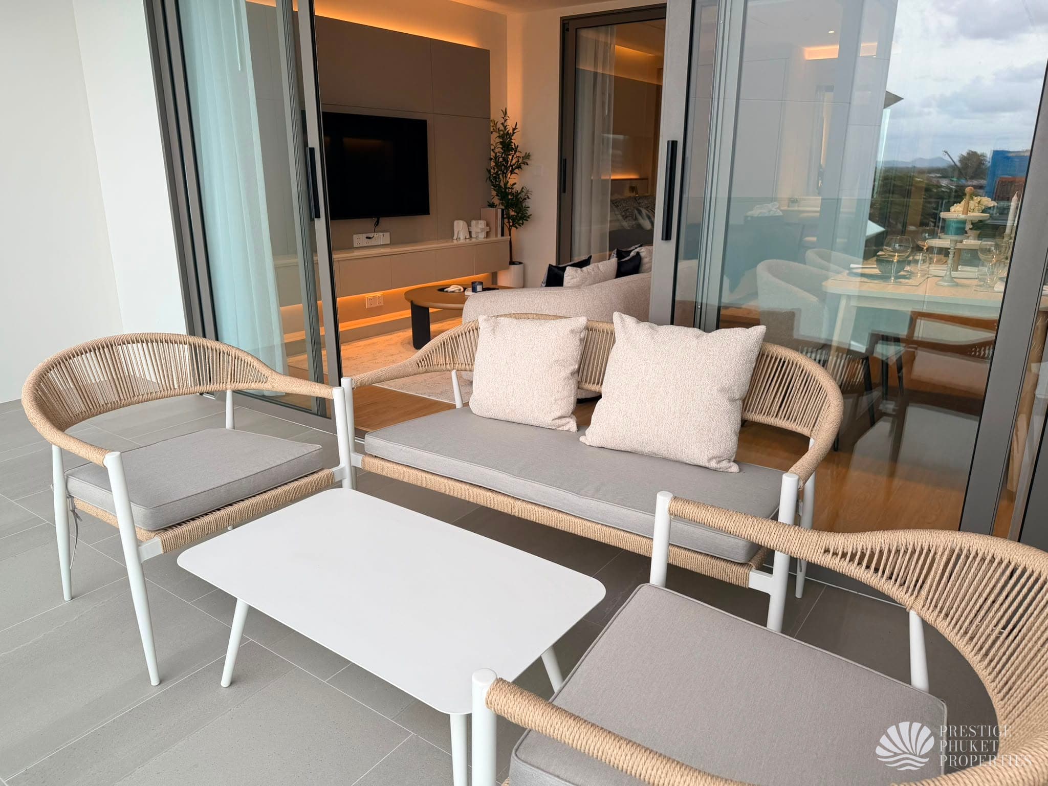 Luxury 1BR Condo - Photo 4