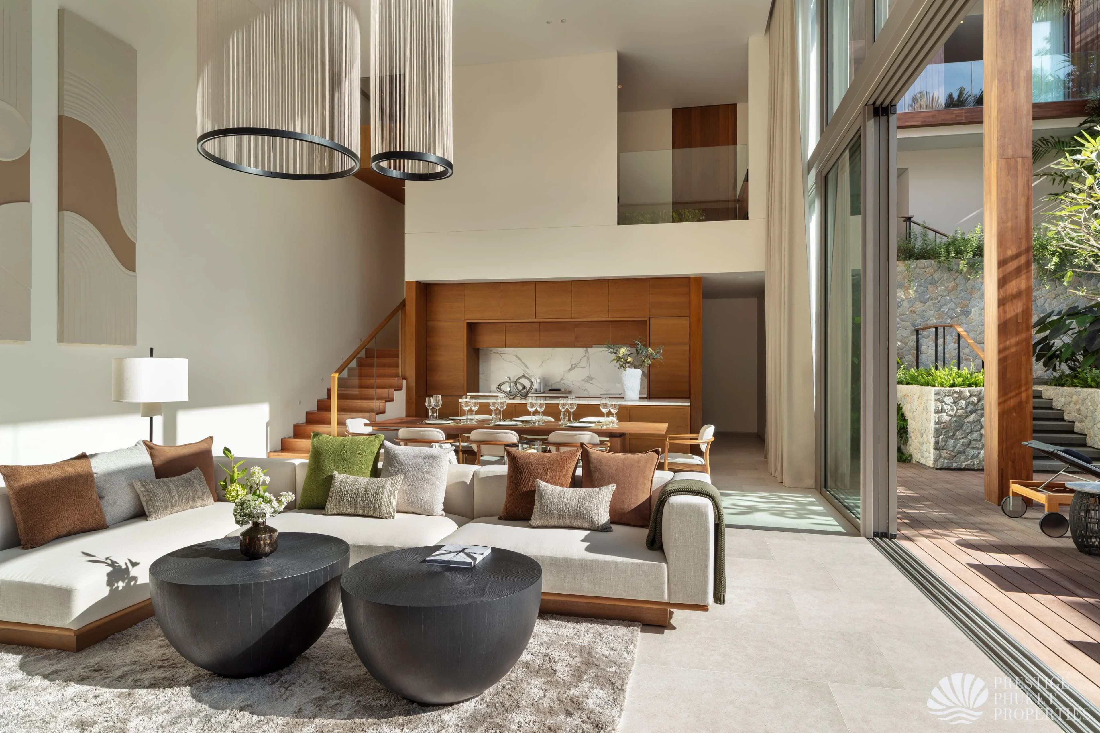 The Resort-Style Pool Residence - Photo 3